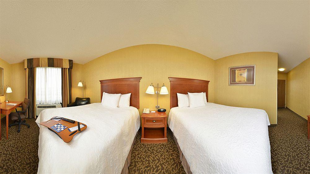 Hampton Inn Utica Exterior foto