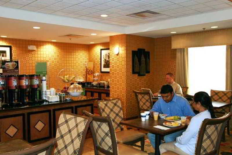 Hampton Inn Utica Restaurant foto